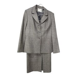 Le Suit ,Women’s suit size 10 black color with cream